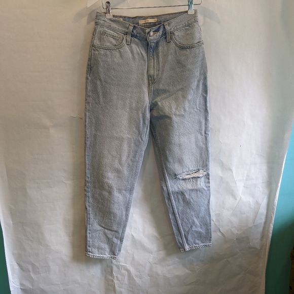Levi's High Waisted Light Wash Distressed/Ripped Mom Jeans - Picture 4 of 10